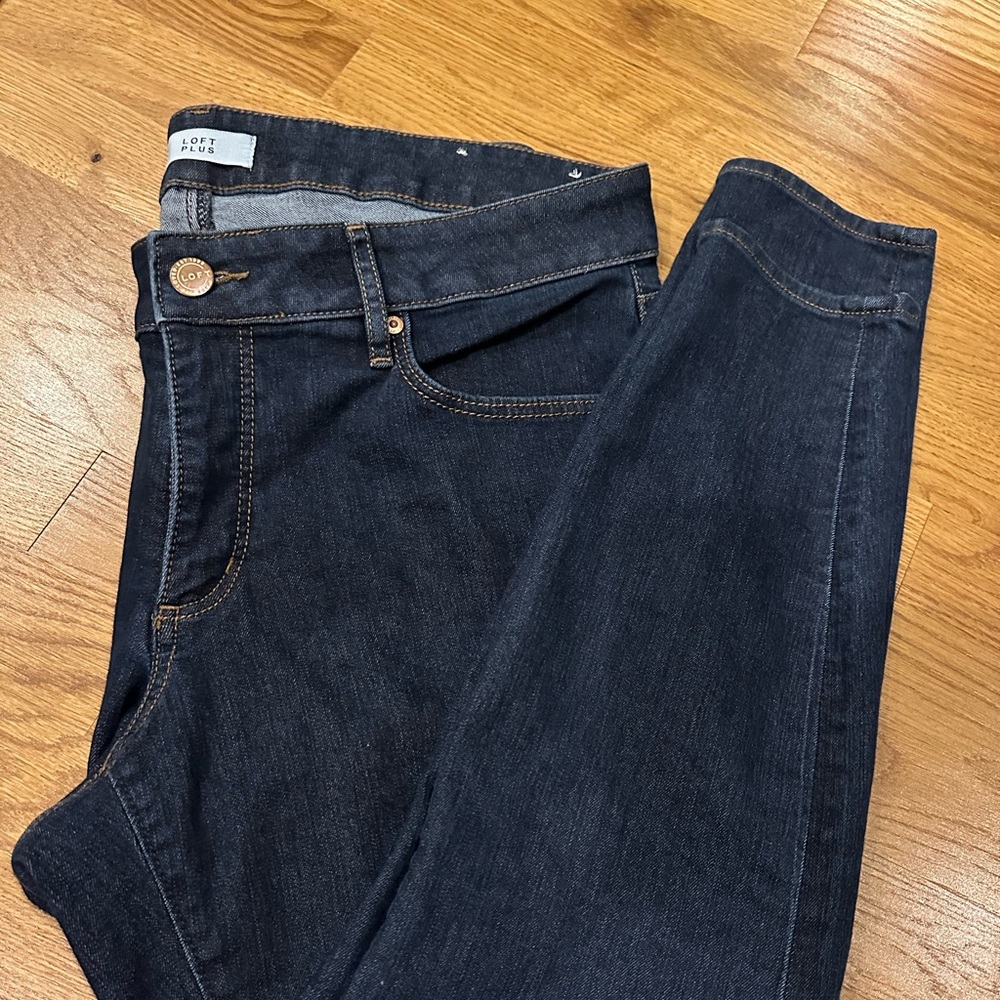 LOFT PLUS - Skinny 14 - dark wash jeans.